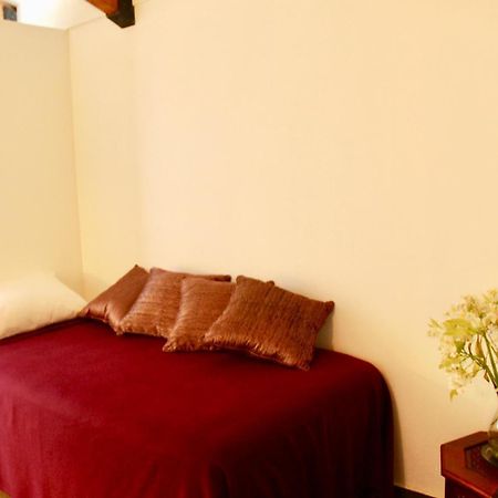 Casa Toscana Bed & Breakfast Альенде Экстерьер фото