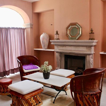 Casa Toscana Bed & Breakfast Альенде Экстерьер фото