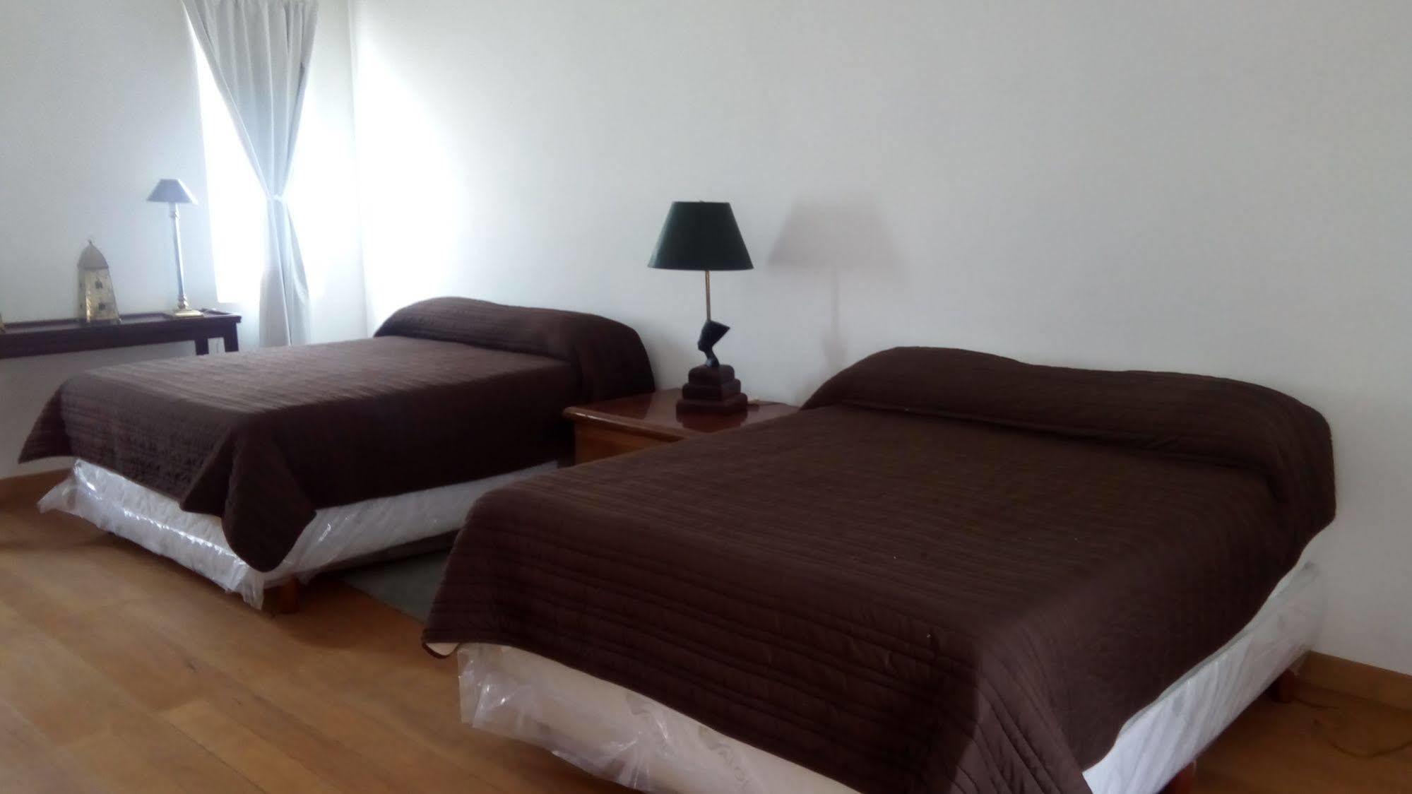 Casa Toscana Bed & Breakfast Альенде Экстерьер фото
