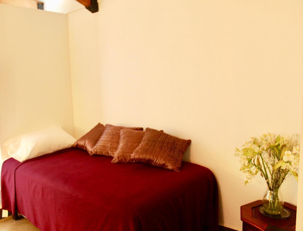 Casa Toscana Bed & Breakfast Альенде Экстерьер фото