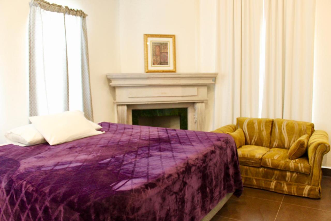Casa Toscana Bed & Breakfast Альенде Экстерьер фото
