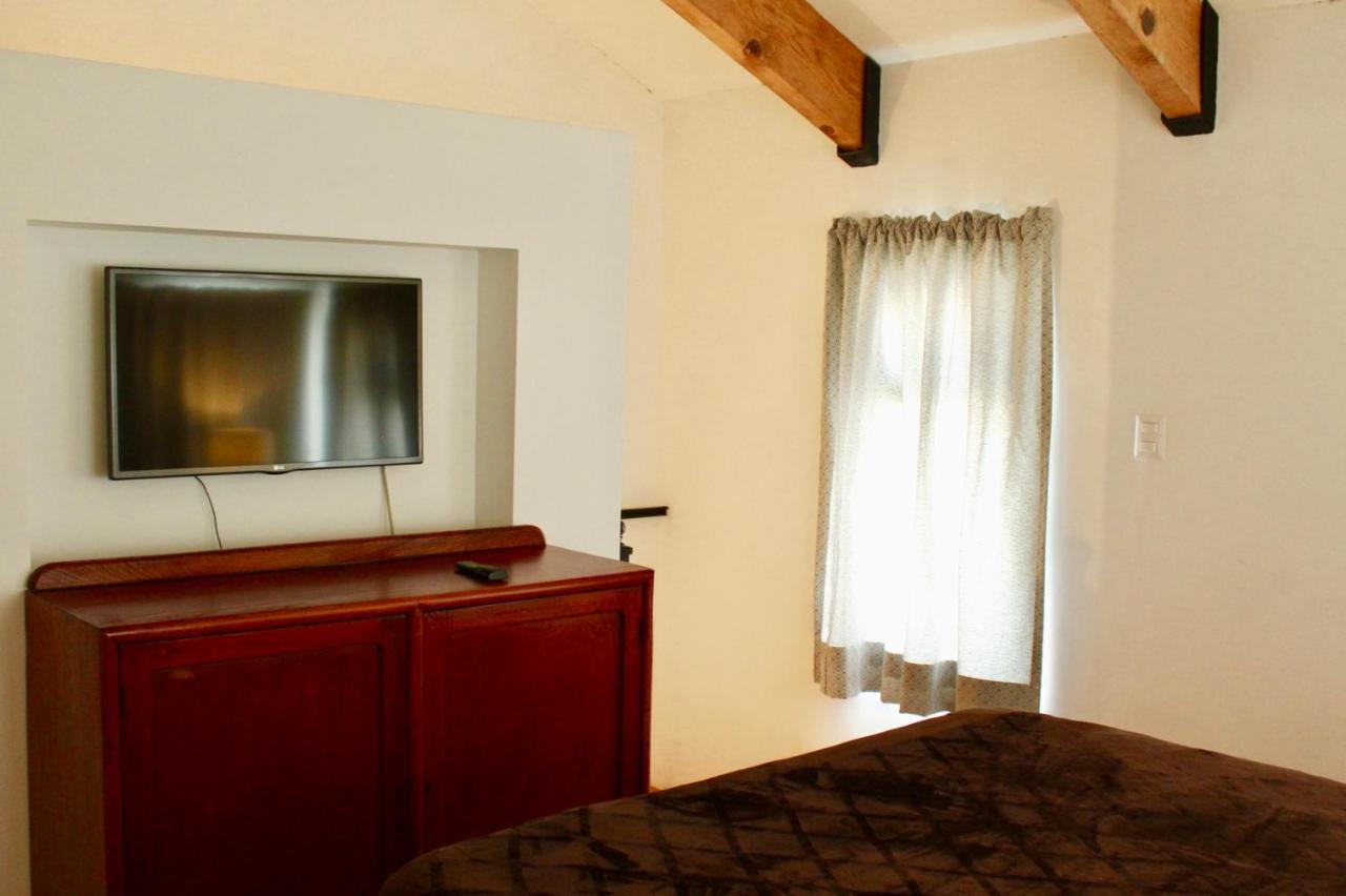 Casa Toscana Bed & Breakfast Альенде Экстерьер фото