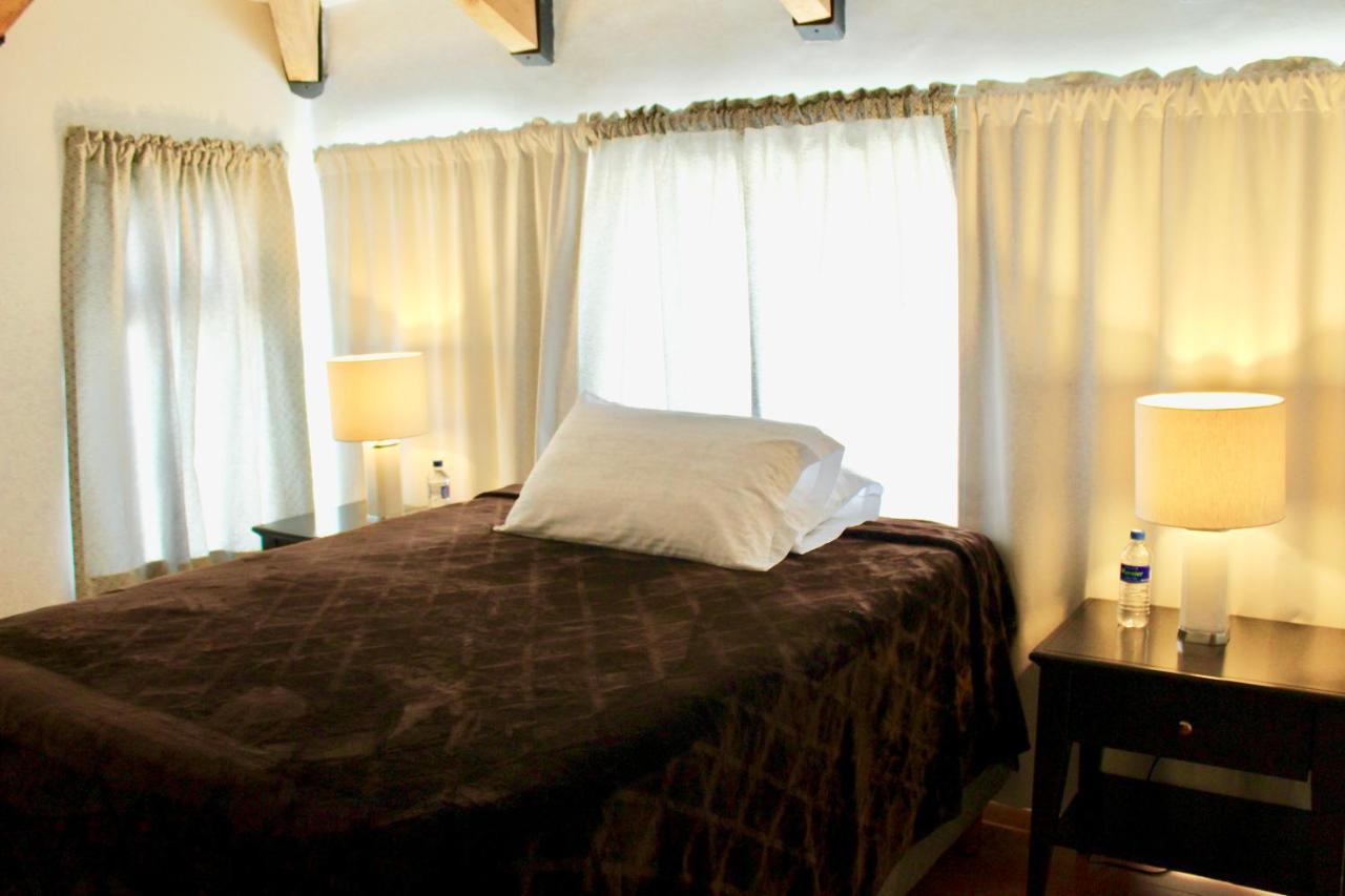 Casa Toscana Bed & Breakfast Альенде Экстерьер фото