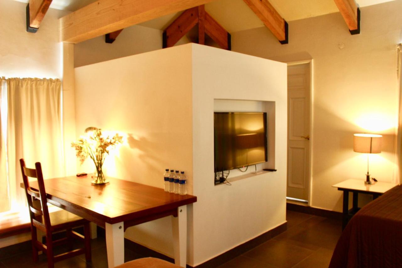Casa Toscana Bed & Breakfast Альенде Экстерьер фото